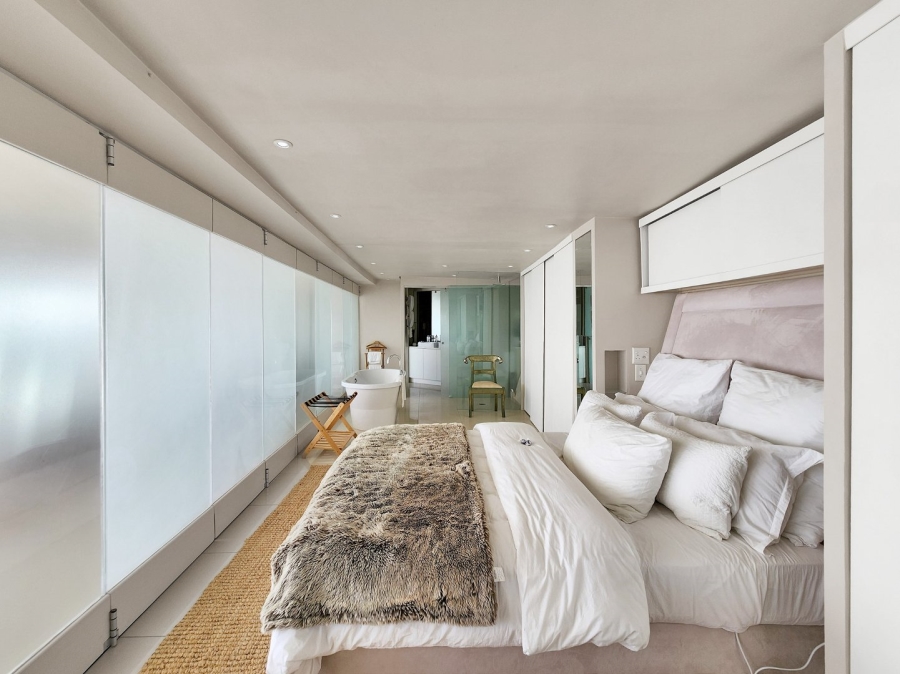 To Let 4 Bedroom Property for Rent in Clifton Western Cape